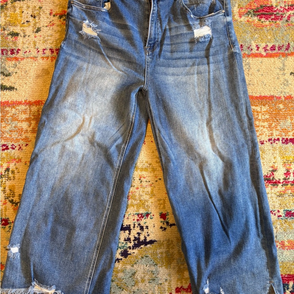 Risen cropped wide leg jeans! So cute, have stretch. Fit from 16 to 18 women’s